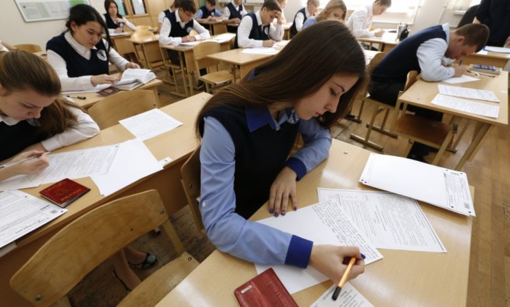 Старшеклассников по-новому готовят к ЕГЭ. Главное об эксперименте в Москве